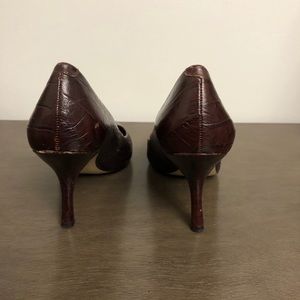NINE WEST BURGUNDY HEELS - SIZE 5